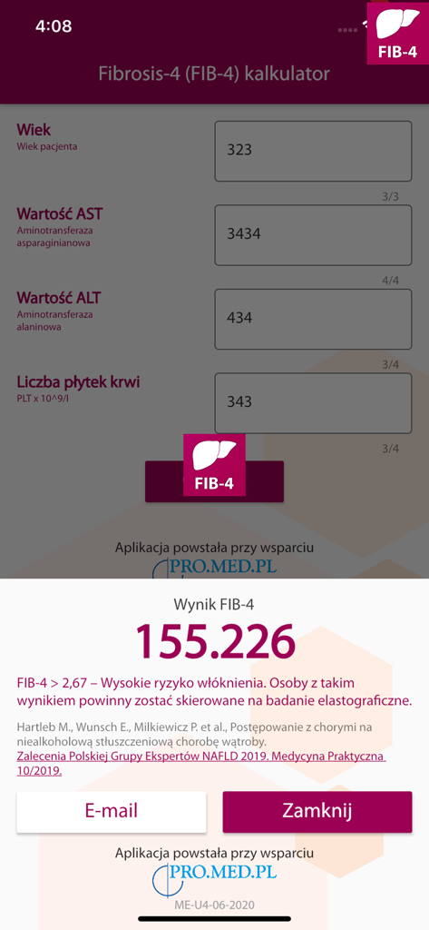 Interfaz de aplicación móvil para el cálculo de fibrosis hepática FIB-4 que muestra resultados y campos de entrada de datos médicos.