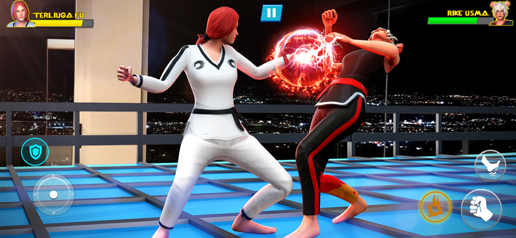Kung Fu Karate: Fighting Games - Un luchador de artes marciales con un gi blanco usa un movimiento especial brillante contra un oponente en un balcón de la ciudad por la noche.