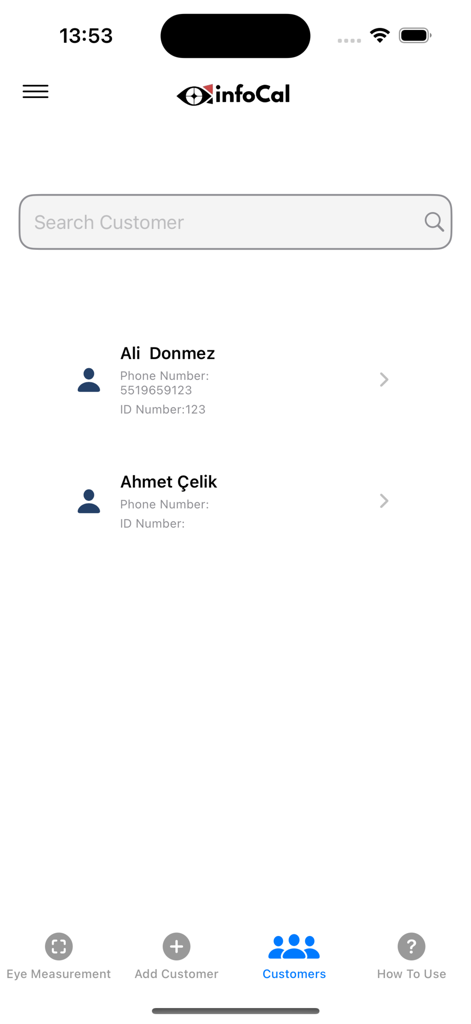 InfoCal - Optical Solutions - Interfaz de la aplicación InfoCal que muestra una lista de registros de clientes ópticos con nombres y detalles de contacto