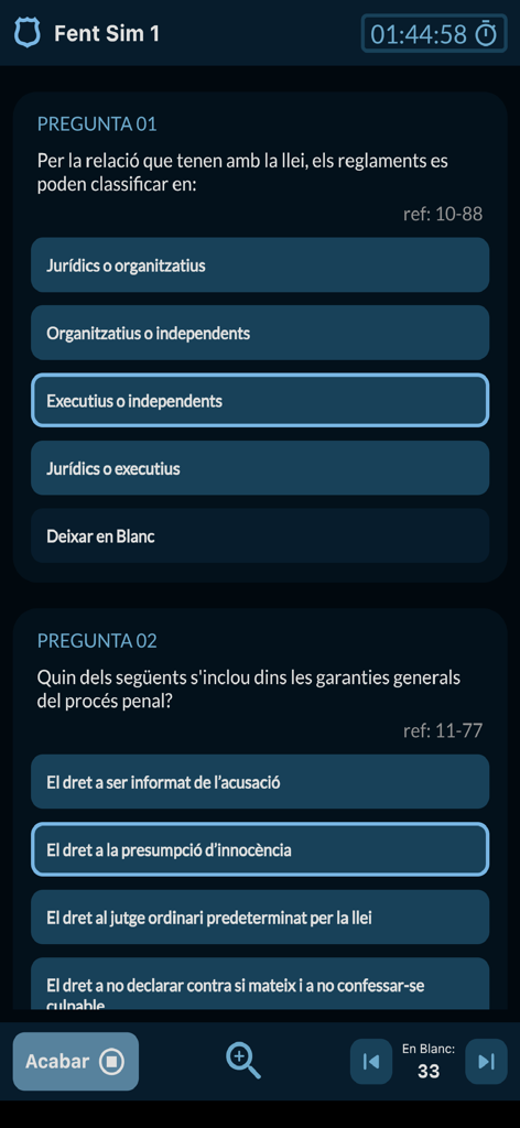 Interfaz de examen de práctica de la aplicación Academia Mossos que muestra preguntas de opción múltiple y un temporizador
