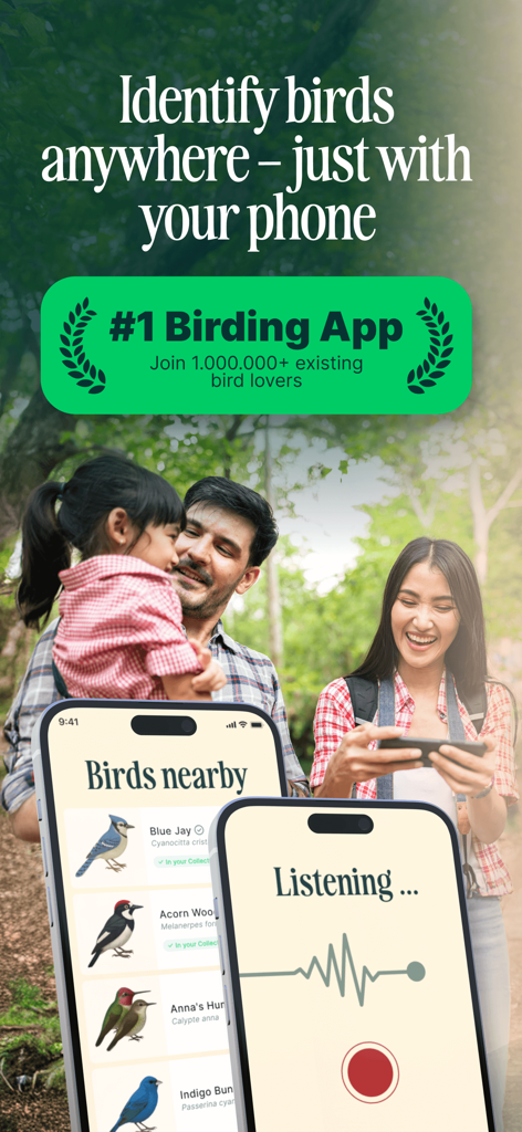 Eine Familie im Freien nutzt die Birdbuddy-App, um Vögel per Foto und Ton auf ihren Smartphones zu identifizieren.