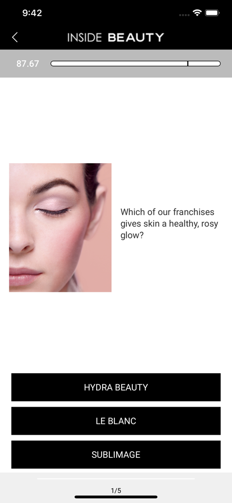 Inside Beauty - Uma captura de ecrã da aplicação Inside Beauty a mostrar um quiz de formação de escolha múltipla sobre gamas de cuidados de pele.
