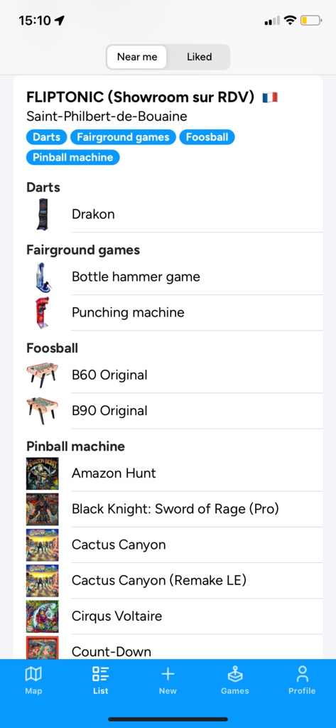 Uma lista de máquinas de fliperama e jogos de arcade em um local no aplicativo Insert Coin