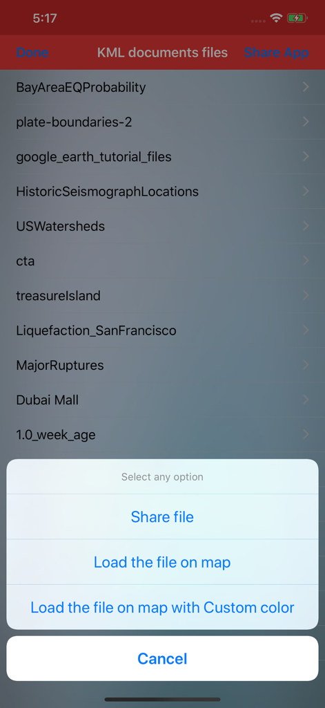 Kml Viewer-Kml Converter app - Interfaccia dell'app KML Viewer che mostra un elenco di documenti e un menu a comparsa con opzioni per condividere o caricare file sulla mappa.