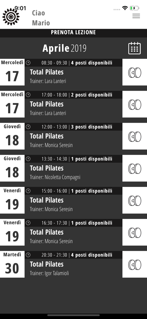 Interfaccia dell'app LogFit che mostra un programma di lezioni di fitness per Pilates con nomi degli istruttori e disponibilità delle lezioni