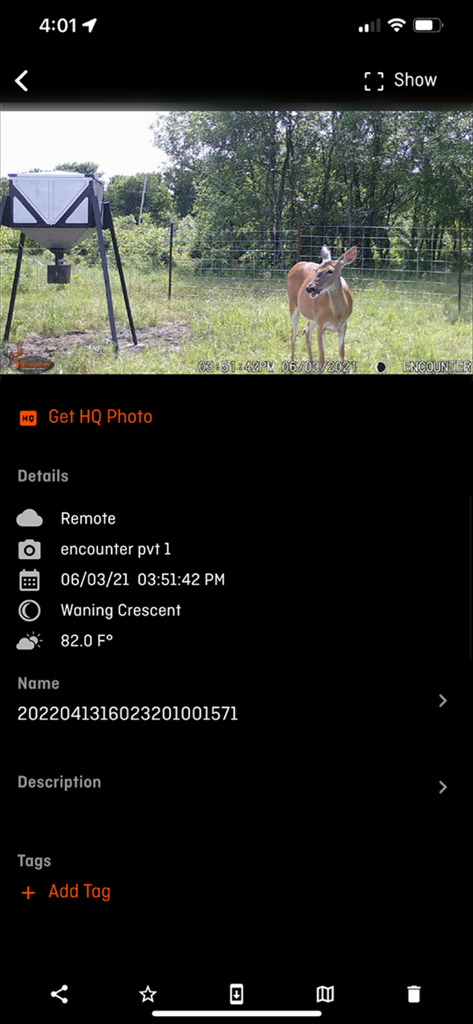 HuntSmart app interface showing a trail camera photo of a doe with moon phase and temperature data.