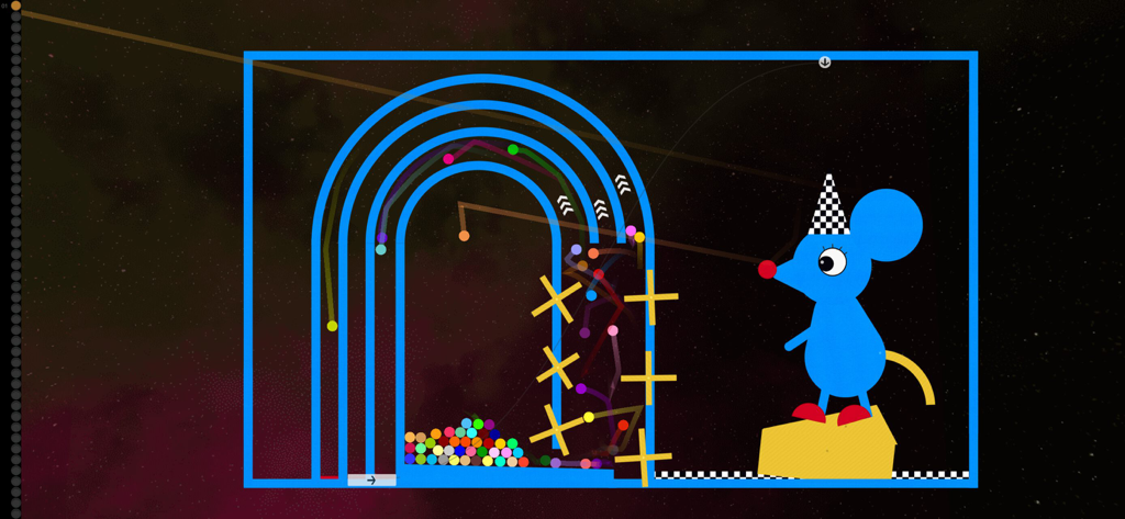 Un ratón de dibujos animados azul observando canicas de colores rodar por una pista arqueada en un juego de construcción STEM basado en física.