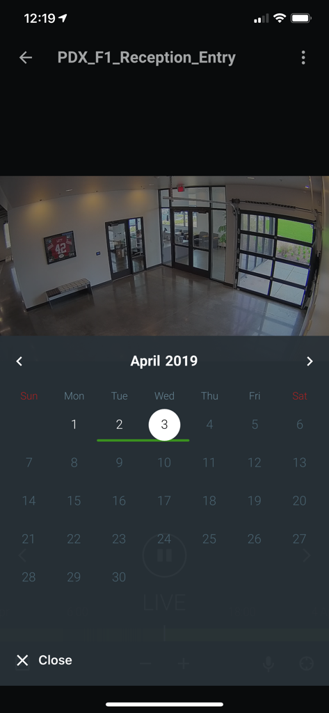 Piko VMS - Piko VMS App-Oberfläche zur Suche nach aufgezeichneten Sicherheitsaufnahmen über eine Kalenderansicht