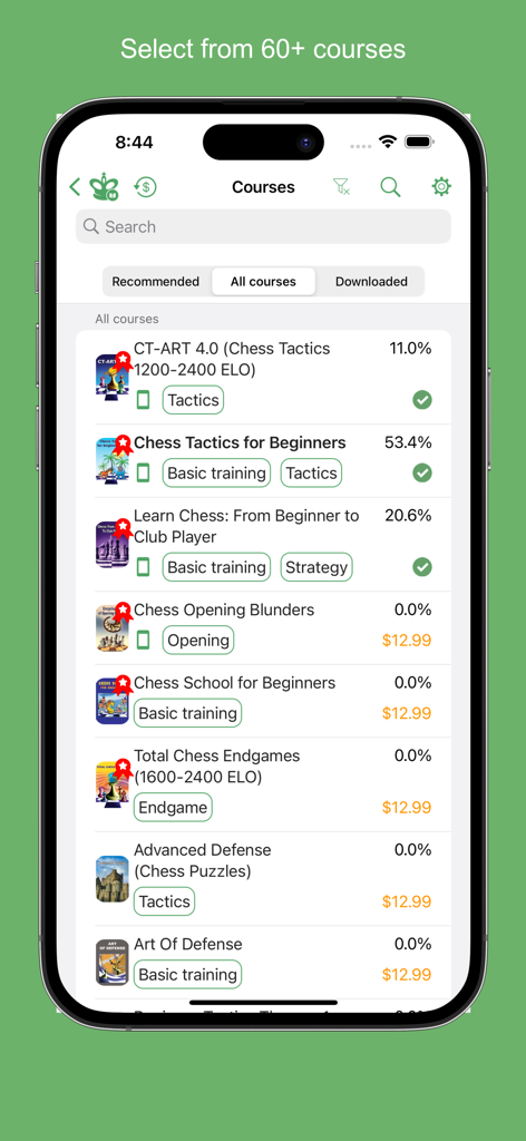 Chess King - Learn to Play - Mobile Benutzeroberfläche, die eine Vielzahl von Schachtrainingskursen für verschiedene Fähigkeitsstufen in der Chess King App zeigt