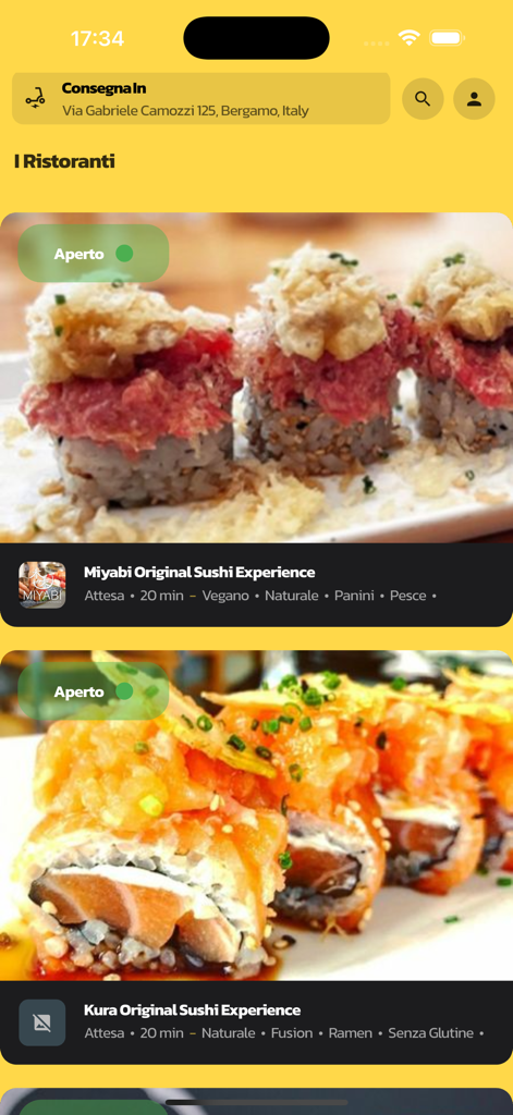 Flash Deliveryアプリの画面。利用可能な寿司レストランのリストと、配達時間、営業時間を示しています