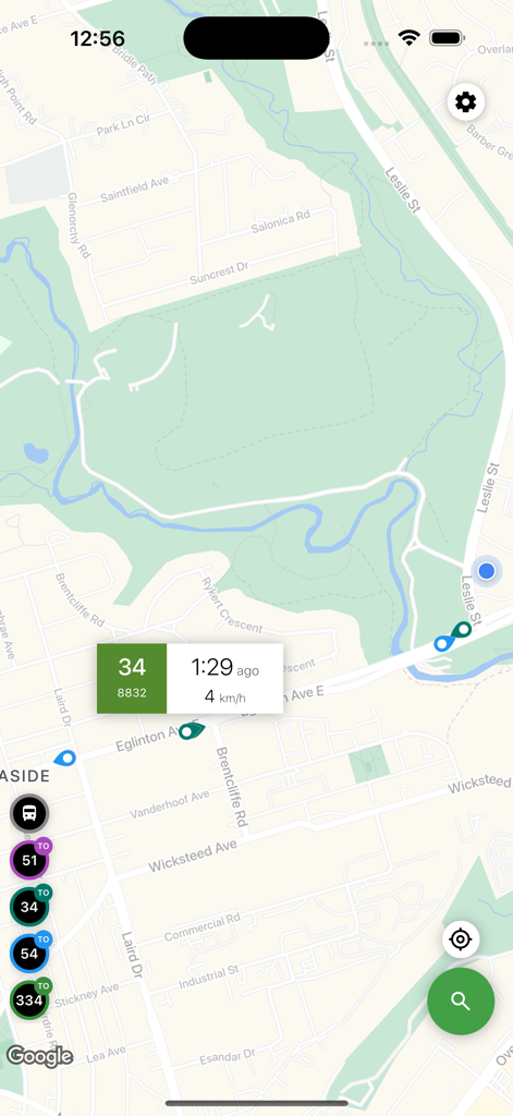 Bus is Coming - Vue de la carte montrant les emplacements des bus en temps réel avec des détails sur la vitesse et l'heure d'arrivée