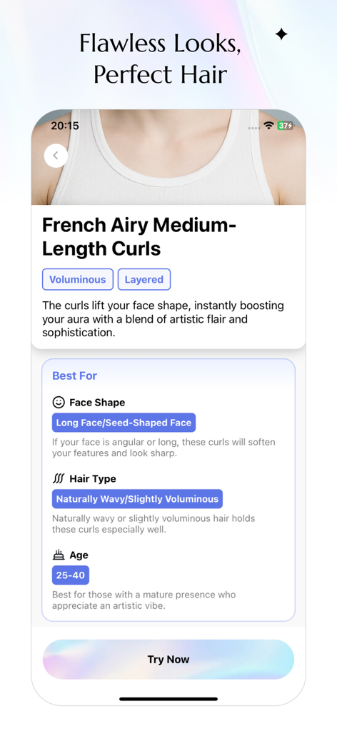 La aplicación HairX AI muestra rizos franceses aireados de longitud media con recomendaciones para formas de rostro alargadas y cabello ondulado.
