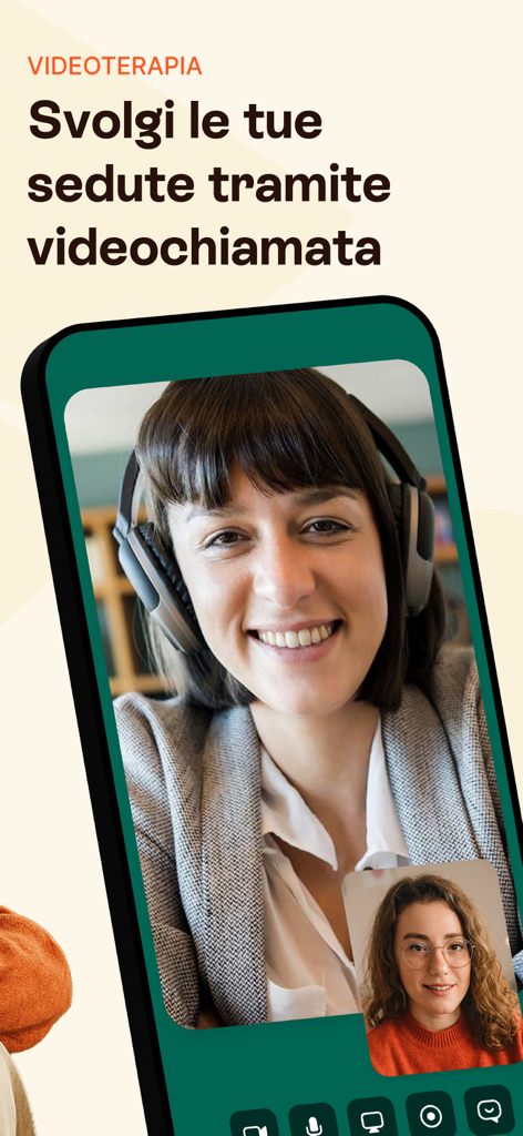 Una sesión de terapia por videollamada entre un terapeuta y un paciente en un smartphone