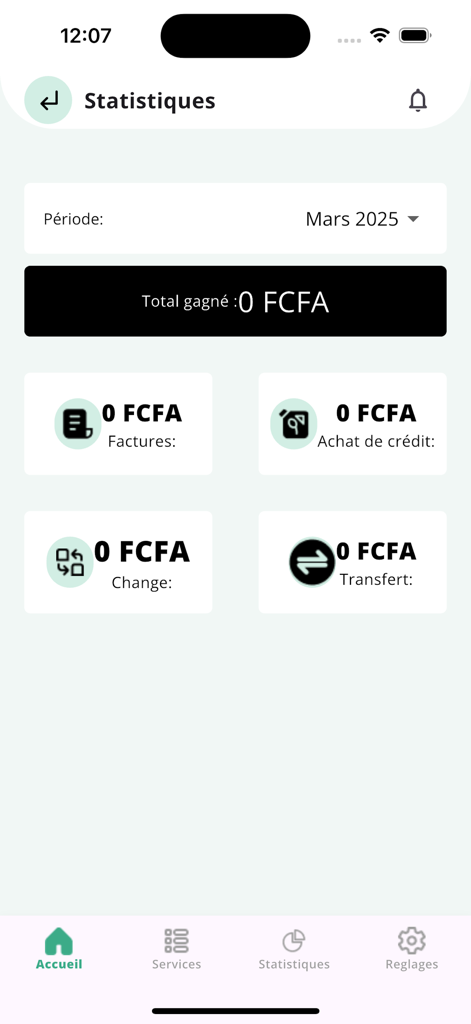 Samir Moneyアプリの財務統計画面。FCFAでの請求書、クレジット、両替、送金の取引カテゴリが表示されている