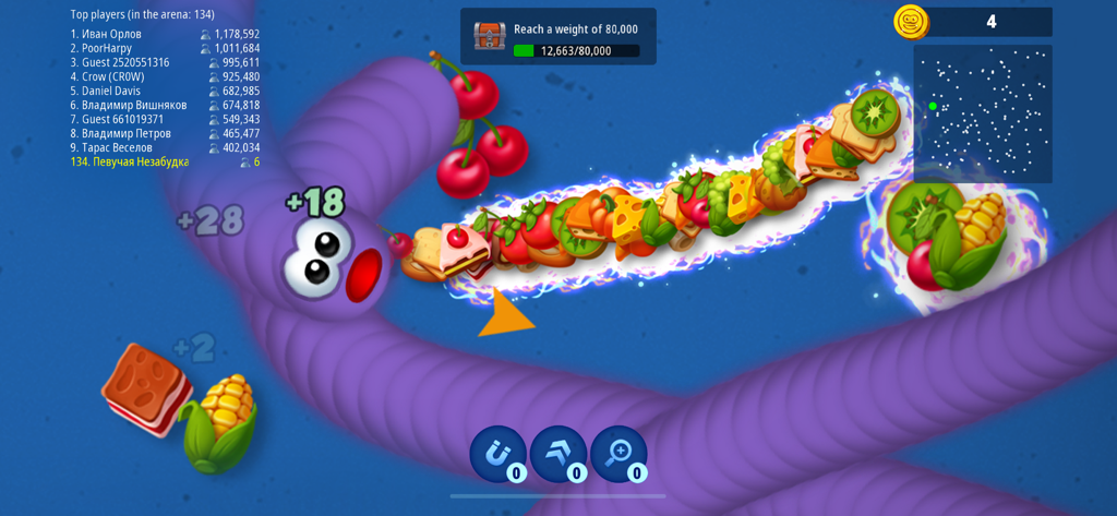 Worms Zone .io — Hungry Snake - Um verme roxo comendo um rastro de comida e guloseimas na arena de batalha Worms Zone .io.