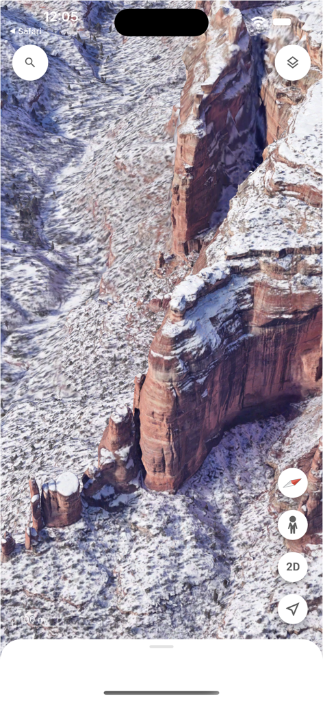 Una vista satelital 3D de alta resolución de un cañón rocoso cubierto de nieve en la aplicación Google Earth.