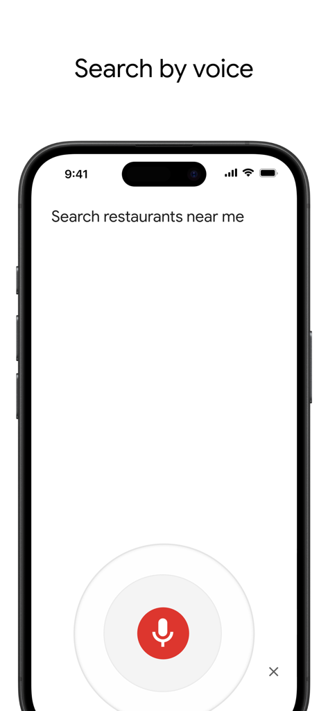 Ein Smartphone zeigt die Google Maps-Sprachsuche mit der Aufforderung „Restaurants in der Nähe suchen“ und einem roten Mikrofon-Symbol.