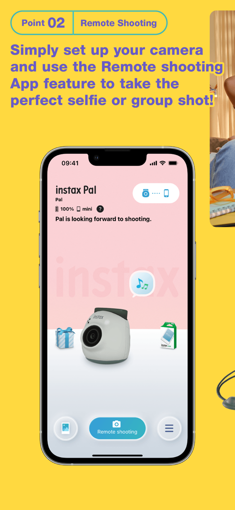 INSTAX Pal - Interface of the INSTAX Pal app showing the remote shooting feature for selfies.