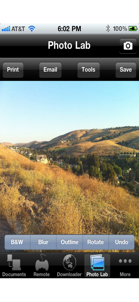 iPhoneでの印刷アプリの写真ラボ画面。画像編集ツールと風景写真が表示されています。