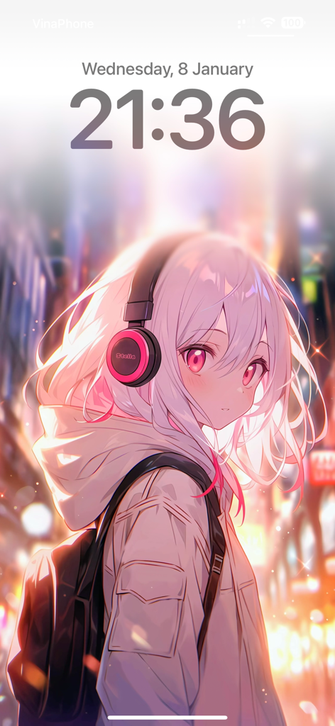 Cool Anime Wallpaper - Écran de verrouillage iPhone montrant un fond d'écran animé de haute qualité d'une fille avec des écouteurs et des cheveux roses sur fond de ville lumineuse