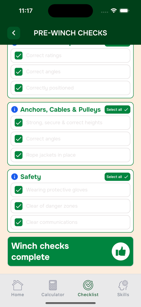 Una pantalla de lista de verificación de seguridad pre-cabrestante completada que muestra secciones para anclajes, cables, poleas y protocolos de seguridad con todos los elementos marcados.