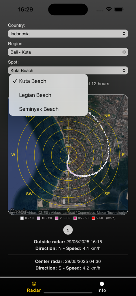 WindRose - Interfaz de la aplicación WindRose que muestra la selección de ubicación para la playa de Kuta y una superposición de radar circular de evolución del viento en un mapa