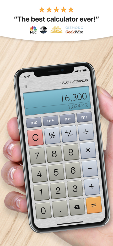 Aplicativo Calculadora Plus PRO em um iPhone com botões de alto contraste e avaliações positivas de usuários