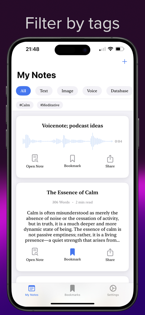 NoteSub - Interfaz de la aplicación NoteSub que muestra un feed cronológico de notas con filtros de categoría y etiquetas en un iPhone.