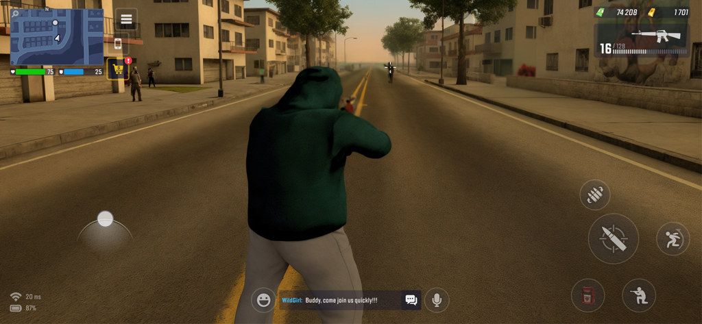 Vista en tercera persona de un personaje con una sudadera verde caminando por una calle urbana en el juego móvil Grand Hustle RP.