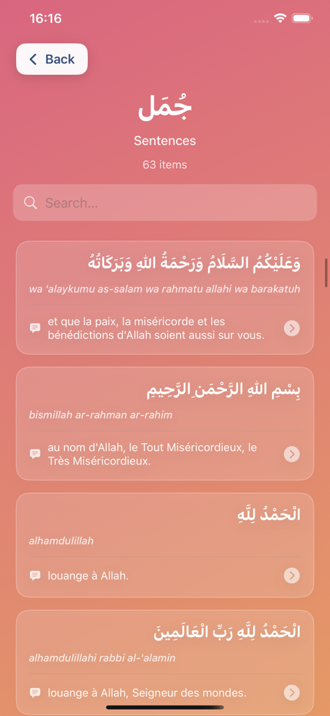Bayan: Quranic Arabic Reader - Tela do celular exibindo uma lista de frases em árabe corânico com transliteração e tradução no aplicativo Bayan