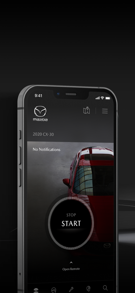 スマートフォンに表示されたMyMazdaモバイルアプリのインターフェース。マツダCX-30のリモートエンジンスタートおよびストップボタンが表示されています。