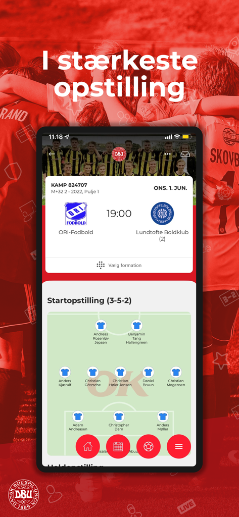 Fodbold app screen displaying a football team starting lineup and formation