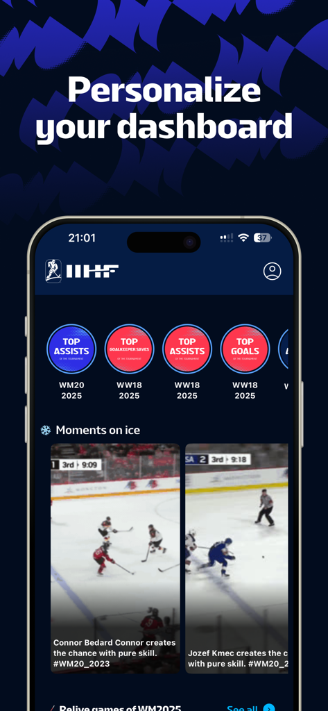 Captura de pantalla de la aplicación móvil IIHF 2026 que muestra un panel personalizado con estadísticas principales como asistencias y goles y una sección de resúmenes de video llamada 'Moments on ice'.
