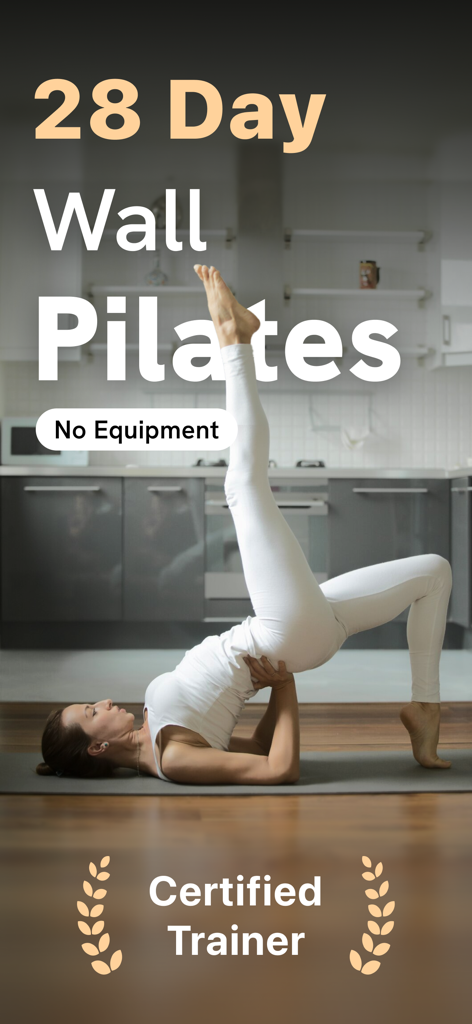 Wall Pilates Workout - Pilato - Una mujer realizando un ejercicio de pilates de pared en casa como parte de un reto de fitness de 28 días