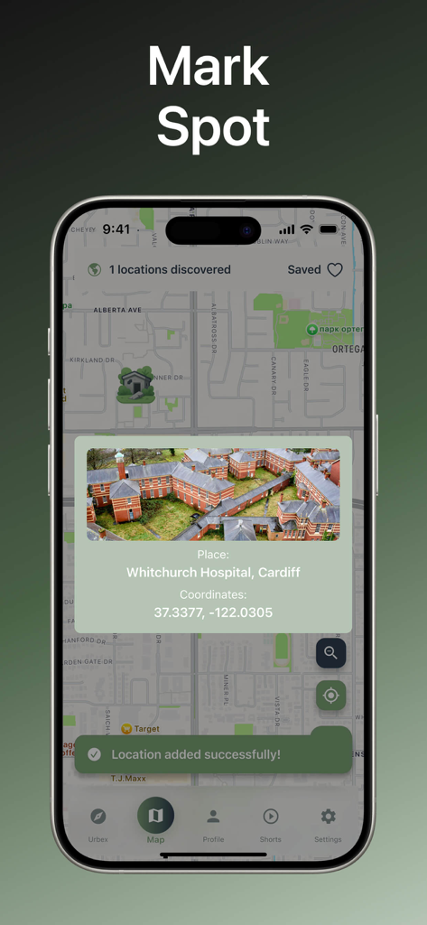 Interface de l'application Urbex montrant une carte avec un lieu d'hôpital abandonné sauvegardé comprenant des coordonnées GPS et une photo d'aperçu.