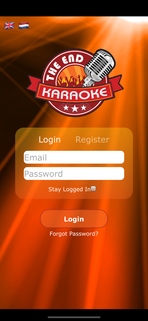 Pantalla de inicio de sesión de la aplicación The End Karaoke con un logotipo de micrófono vintage y fondo de iluminación de escenario naranja