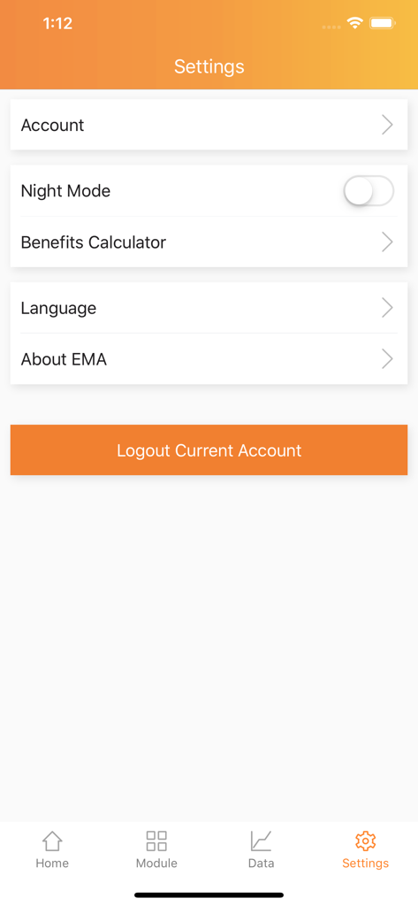 Pantalla de configuración de la app de monitorización solar EMA que muestra opciones de cuenta y el selector de modo nocturno.
