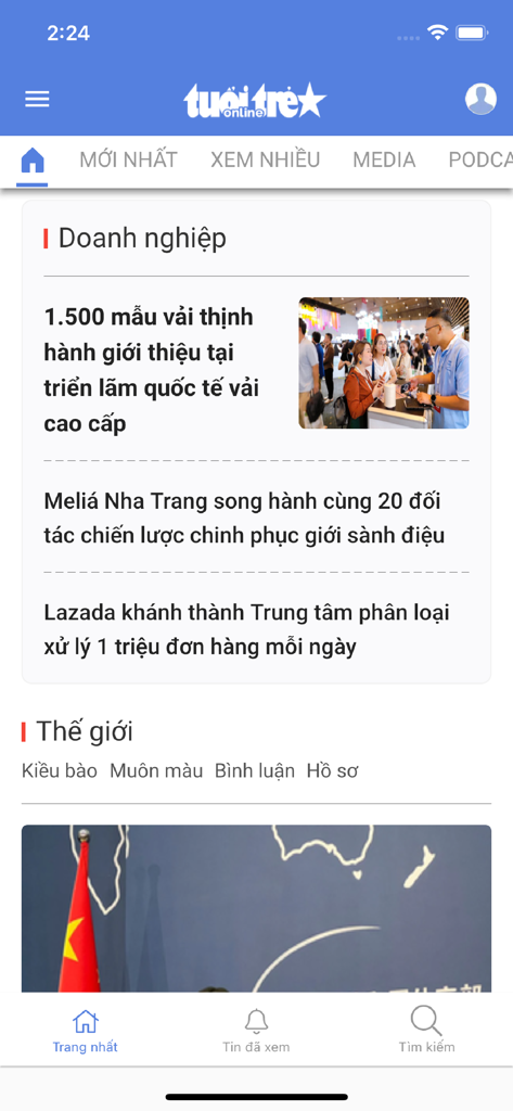 Homepage of the Tuoi Tre Online app displaying Vietnamese news articles on business and world events