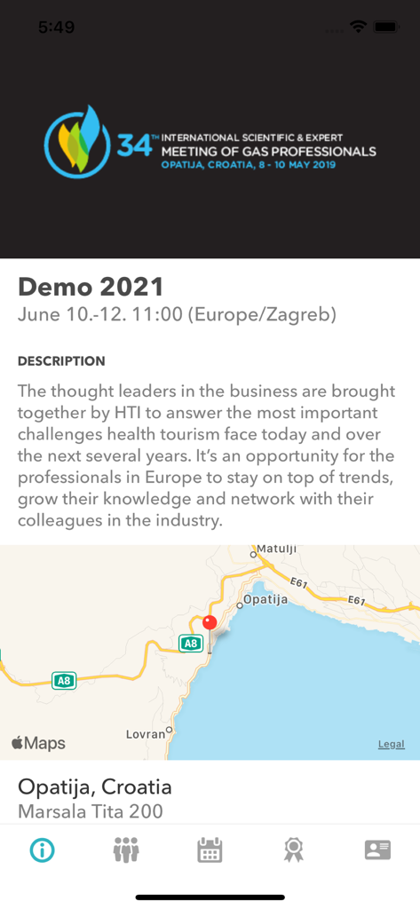 EMPL - Interfaz de la aplicación EMPL que muestra información detallada del evento, una descripción y una ubicación en el mapa para una conferencia profesional.