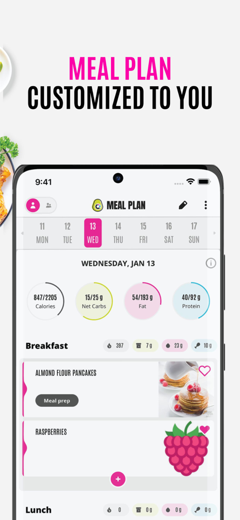 Interface do aplicativo móvel Wholesome Yum exibindo um plano de refeições keto personalizado com um painel de rastreamento de macros diário