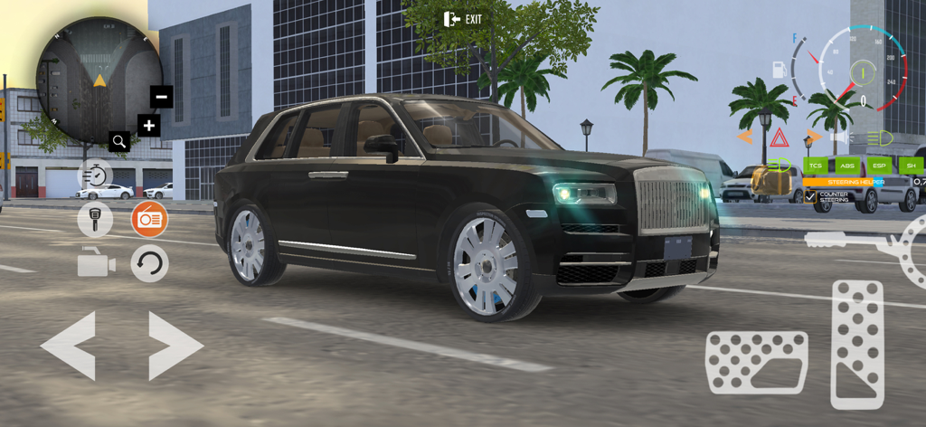 Un SUV de luxe noir roulant dans un environnement urbain dans le jeu Suv 4x4 Car Parking Simulator.