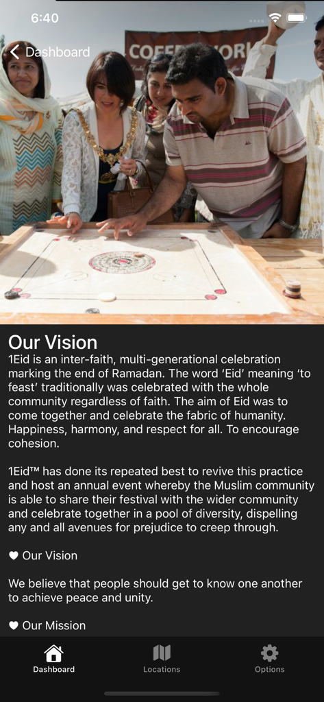 When's Eid? - Eine Gruppe unterschiedlicher Menschen spielt Carrom bei einem Eid-Gemeinschaftsfest