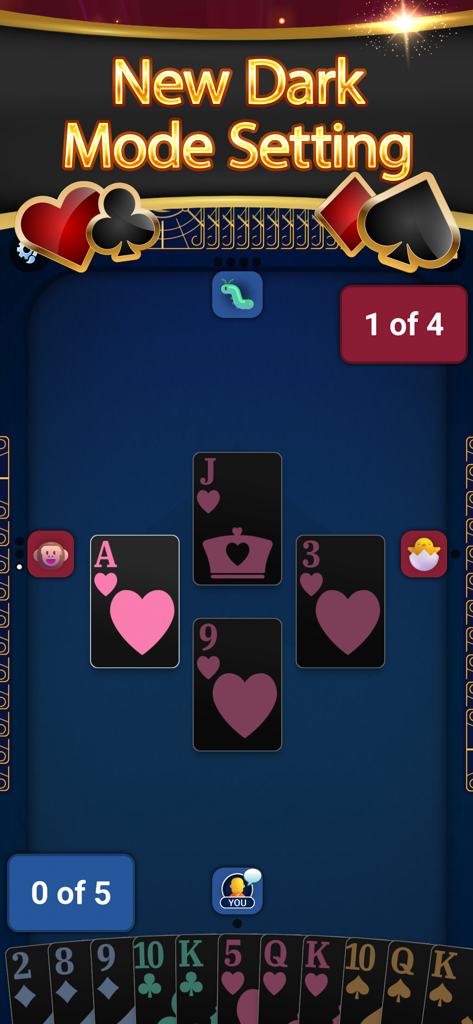 Un juego de Spades de MobilityWare que presenta la nueva configuración de modo oscuro con cartas negras sobre una mesa azul oscuro.