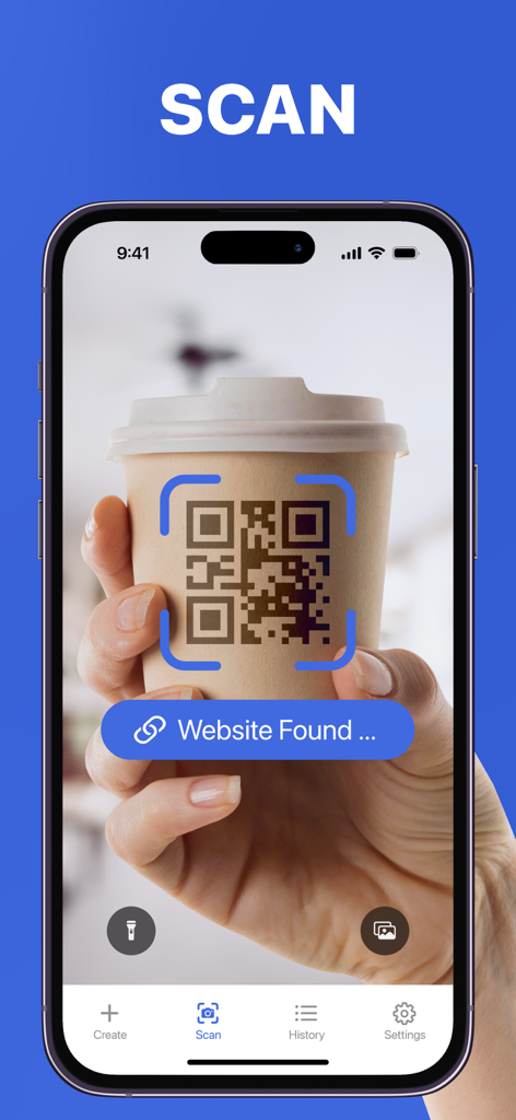 Interfaz de la aplicación móvil escaneando un código QR en una taza de café.