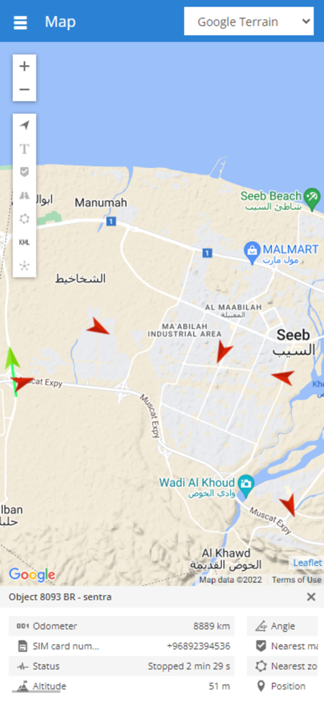 Live map view showing multiple tracked assets and detailed vehicle status in AYUN GPS SERVER