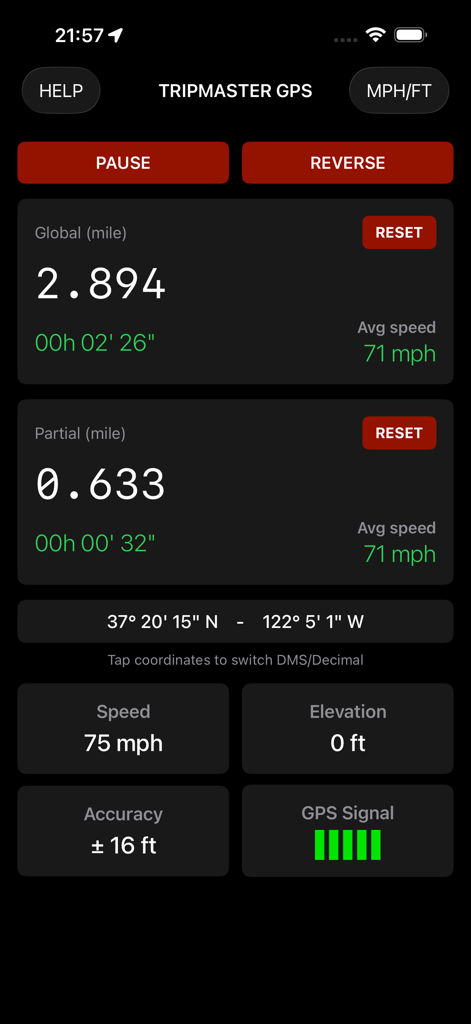 Tripmaster GPS - Tripmaster GPS App-Oberfläche, die globale und teilweise Wegstreckenzähler mit Geschwindigkeit und Koordinaten anzeigt