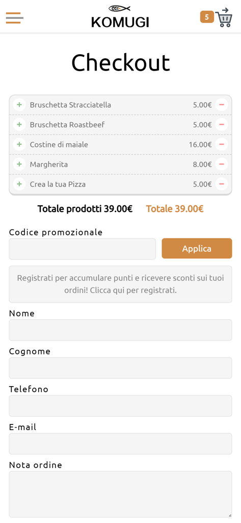 Pagina di checkout dell'app Komugi Sushi che mostra un riepilogo dell'ordine con articoli come bruschette e pizza e campi per i dettagli di contatto del cliente