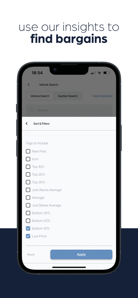 drivve | Collector Car Values - drivve 앱의 검색 필터 화면으로 저렴한 가격 및 하위 10%와 같은 클래식카 거래를 찾기 위한 태그 표시