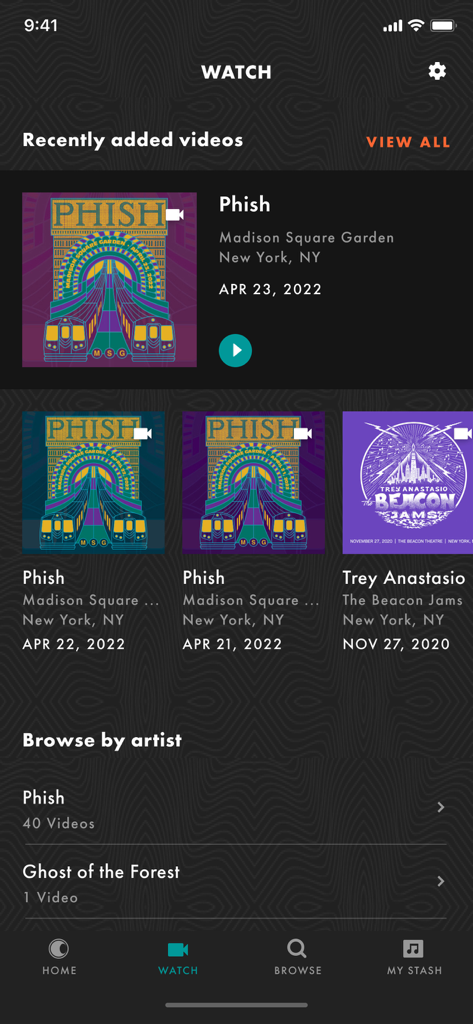 LivePhish - Der Watch-Bereich der LivePhish-App, der Archiv-Konzertvideos und Optionen zum Durchsuchen nach Künstler anzeigt.