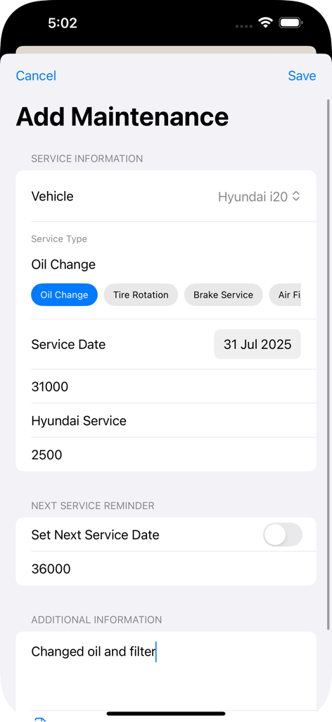 MyCarLog: Vehicle Tracker - Interface para adicionar registros de manutenção do veículo, incluindo detalhes de troca de óleo, data do serviço e leituras do hodômetro no aplicativo MyCarLog.